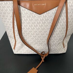 Michael Kors Signature MK Logo Tote in Vanilla and Acorn OBO